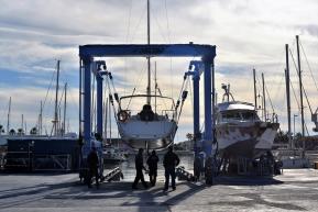 El Club Nàutic Vilanova posa en funcionament el nou travelift de 30 tones del varador